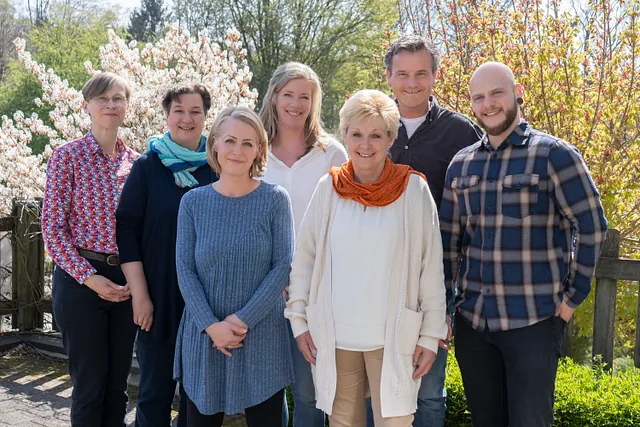 Von links nach rechts: Sibylle Karrer, Annette Stoll, Mandy Vajda, Esther Sommer, Sabine Dopatka, Jens Heckmann, Ben Sulzbacher